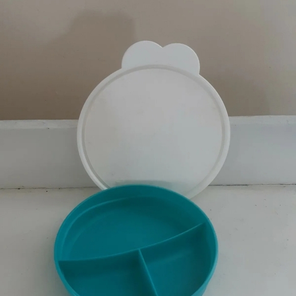 Tupperware lot of 4 used, Pitcher, condiment caddy, snacks tray - Picture 2 of 11